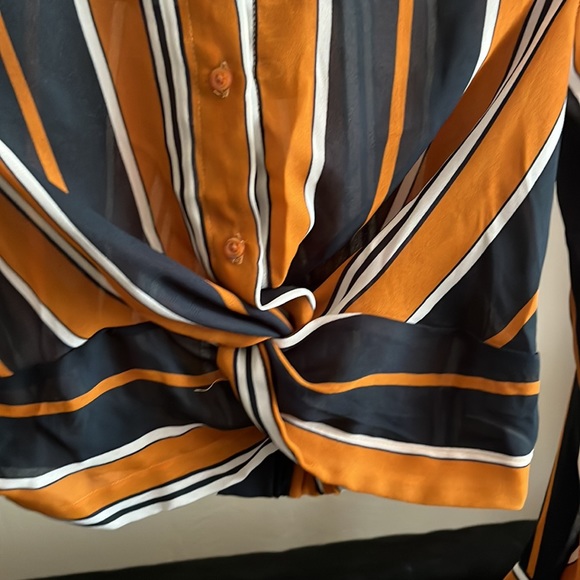 Timing Long Sleeve Button Down Crop Blouse - Picture 4 of 14